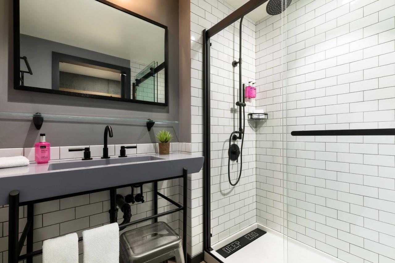 Moxy Boston Downtown Hotel Exterior photo