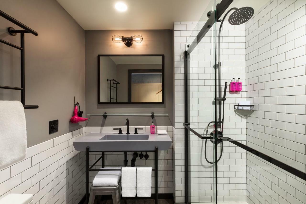 Moxy Boston Downtown Hotel Exterior photo